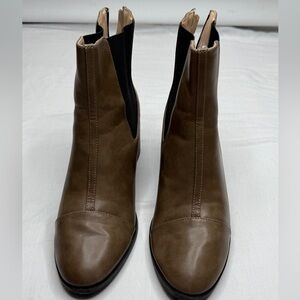 Journee Collection Women's Nigella Back Heel Zip Stacked Heel Booties size  9.5